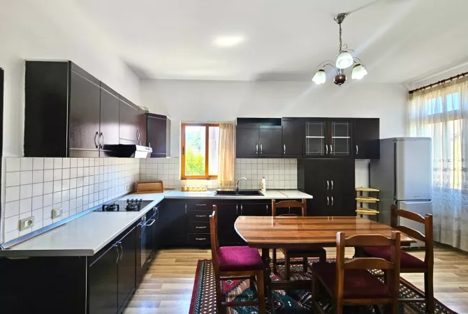 Shtepi ne shitje Shtepi Private ne Tirane, 3+1, Mobilimi E mobiluar, Pagesa 185,000  Euro.