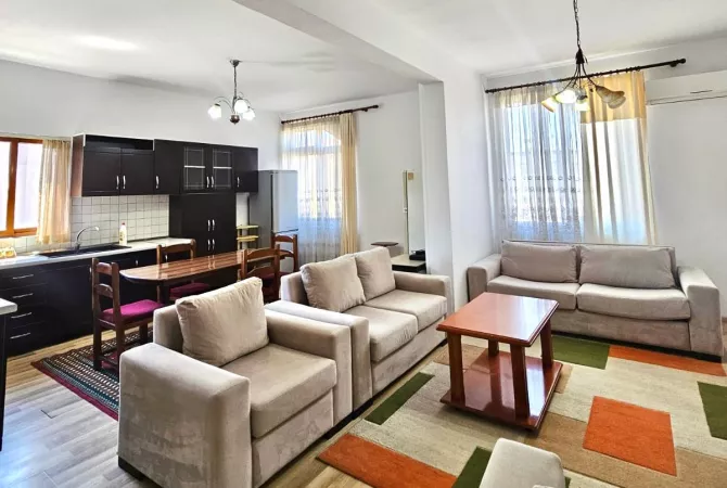 Shtepi ne shitje Shtepi Private ne Tirane, 3+1, Mobilimi E mobiluar, Pagesa 185,000  Euro.