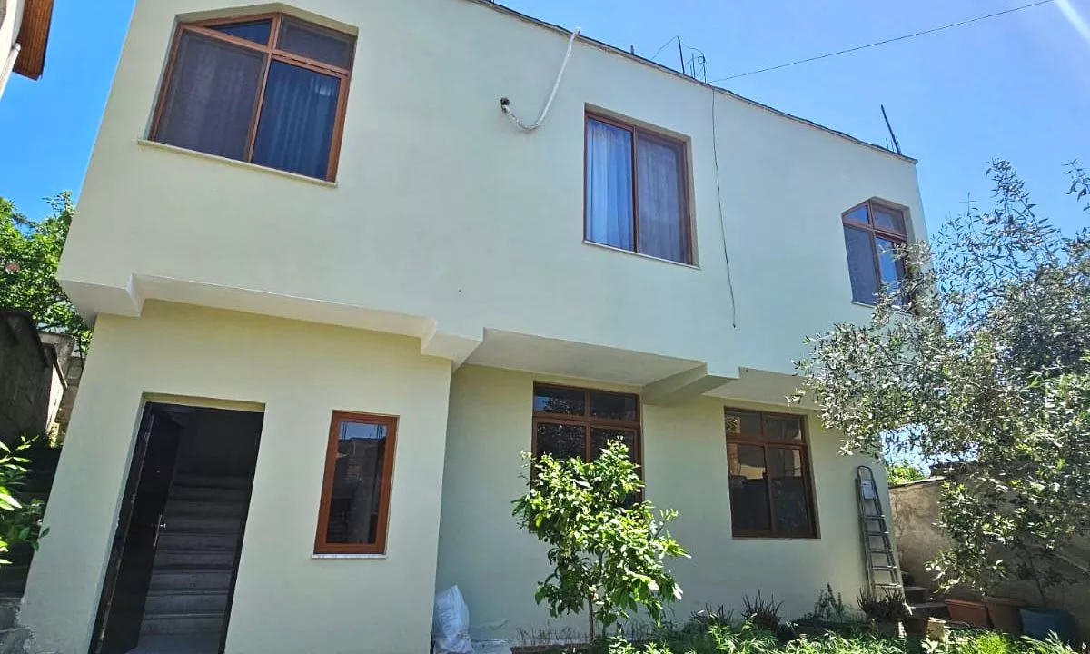 Shtepi ne shitje Shtepi Private ne Tirane, 3+1, Mobilimi E mobiluar, Pagesa 185,000  Euro.