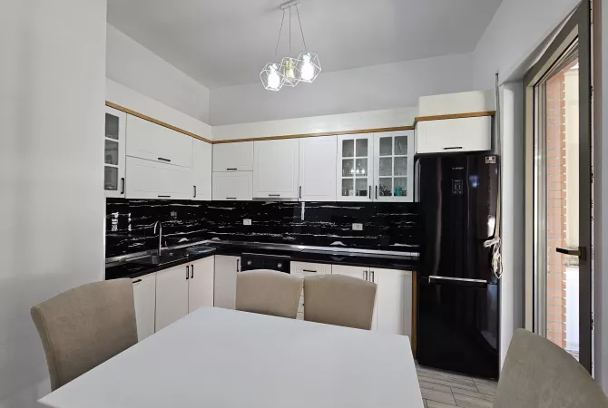 Shtepi me qera Apartament ne Tirane, 2+1, Mobilimi E mobiluar, Pagesa 1,280  Euro.