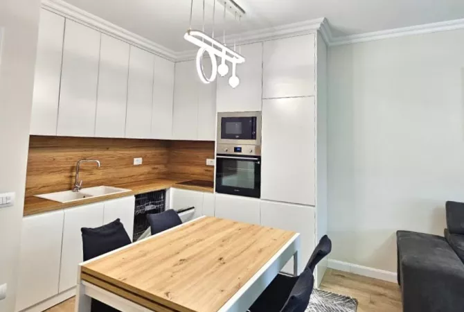 Jepet me qira apartament 2+1 + 3 tek PAZARI RI -SPAR  totalisht e arreduar  me cdo gje.