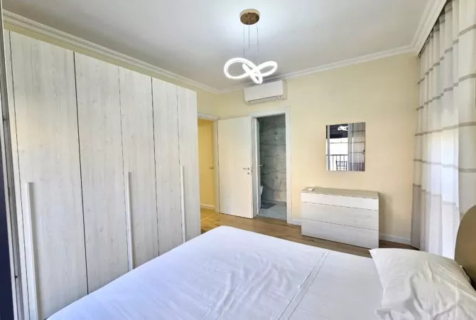 Shtepi me qera Apartament ne Tirane, 2+1, Mobilimi E mobiluar, Pagesa 1,100  Euro.