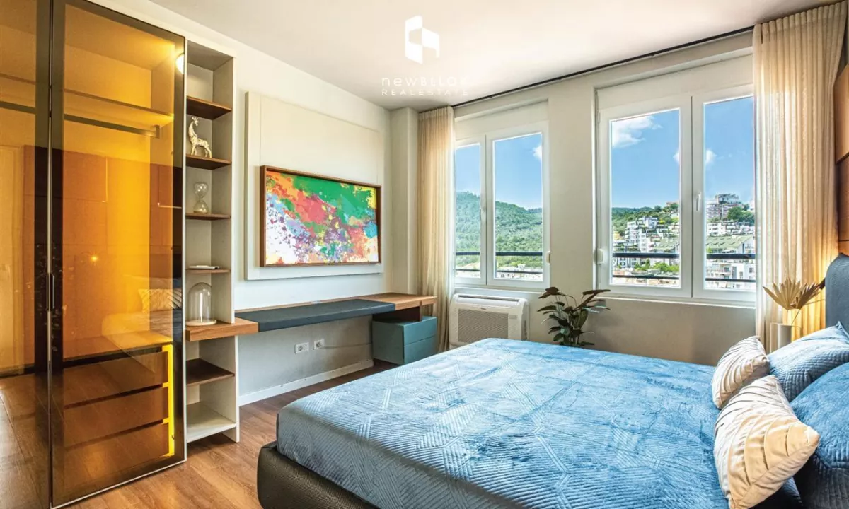 Shtepi ne shitje Penthose(kati i fundit panoramik) ne Tirane, 3+1, Mobilimi E mobiluar, Pagesa 440,000  Euro.