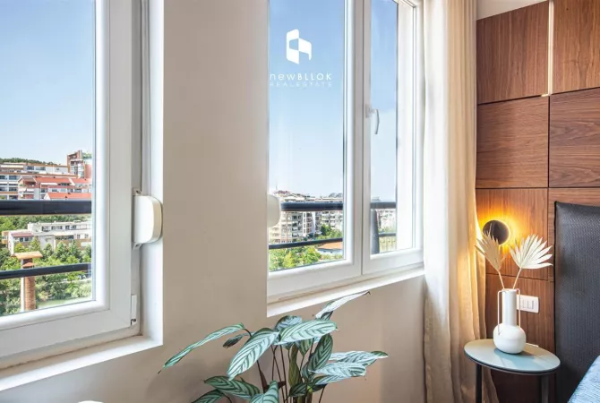 Shtepi ne shitje Penthose(kati i fundit panoramik) ne Tirane, 3+1, Mobilimi E mobiluar, Pagesa 440,000  Euro.