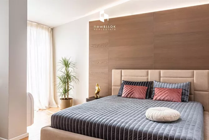 Shtepi ne shitje Penthose(kati i fundit panoramik) ne Tirane, 3+1, Mobilimi E mobiluar, Pagesa 440,000  Euro.