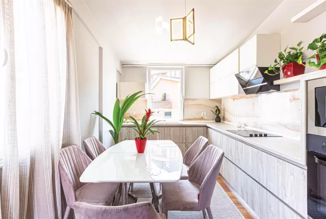 Shtepi ne shitje Penthose(kati i fundit panoramik) ne Tirane, 3+1, Mobilimi E mobiluar, Pagesa 440,000  Euro.