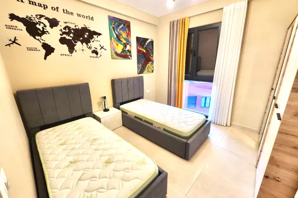 Shtepi me qera Penthose(kati i fundit panoramik) ne Tirane, 2+1, Mobilimi E mobiluar, Pagesa 1,000  Euro.