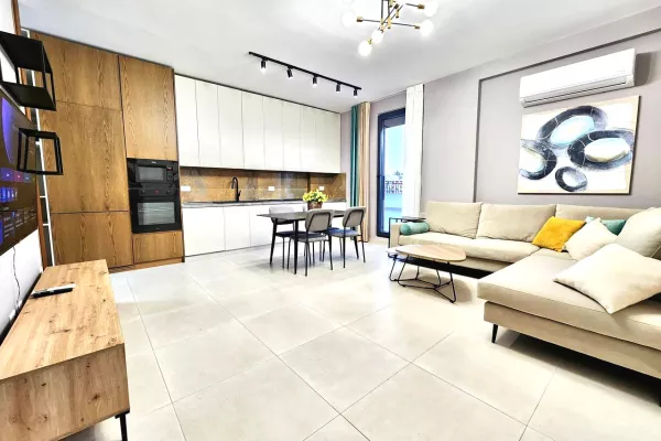 Shtepi me qera Penthose(kati i fundit panoramik) ne Tirane, 2+1, Mobilimi E mobiluar, Pagesa 1,000  Euro.