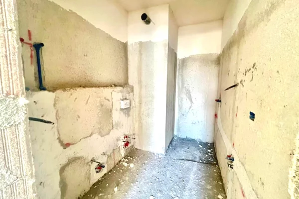 Shtepi ne shitje Apartament ne Tirane, 2+1, Mobilimi Bosh, pa mobiluar, Pagesa 115,000  Euro.