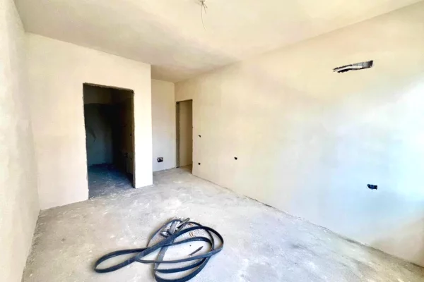 Shtepi ne shitje Apartament ne Tirane, 2+1, Mobilimi Bosh, pa mobiluar, Pagesa 115,000  Euro.