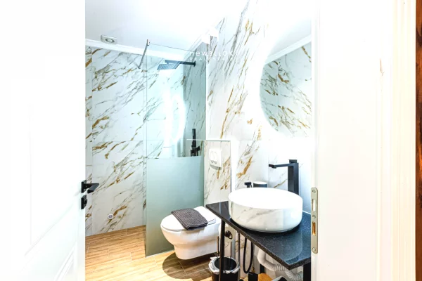 🏨 Hotel Modern Ne Shitje - Korce, Rr. e Vilave | me Pamje mbi gjithe Korcen | 1,300,000 Euro🔥