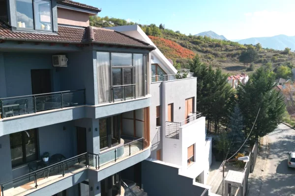 Ambiente Commerciale in Vendita 5+1 a Koriza - 1,300,000 Euro