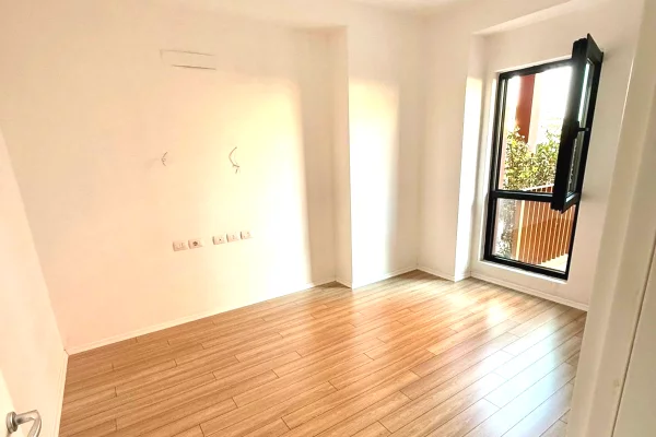 Business Property for Rent 3+1 in Tirana - 1,200 Euro