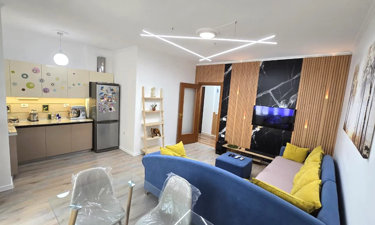 Shtepi me qera Apartament ne Tirane, 3+1, Mobilimi E mobiluar, Pagesa 1,000  Euro.