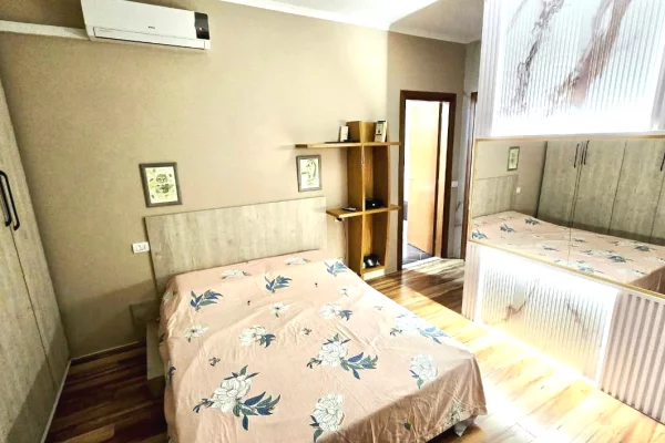 Shtepi me qera Apartament ne Tirane, 3+1, Mobilimi E mobiluar, Pagesa 1,000  Euro.