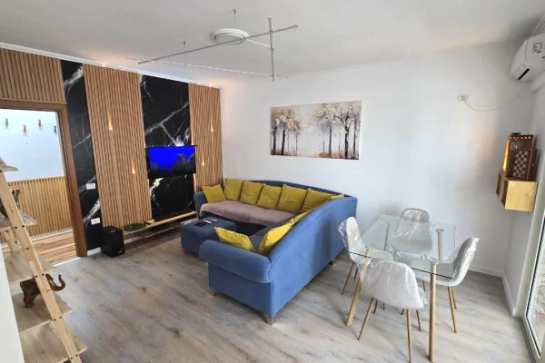 Shtepi me qera Apartament ne Tirane, 3+1, Mobilimi E mobiluar, Pagesa 1,000  Euro.