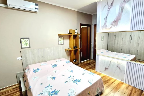 Shtepi me qera Apartament ne Tirane, 3+1, Mobilimi E mobiluar, Pagesa 1,000  Euro.