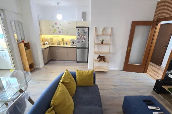 Shtepi me qera Apartament ne Tirane, 3+1, Mobilimi E mobiluar, Pagesa 1,000  Euro.