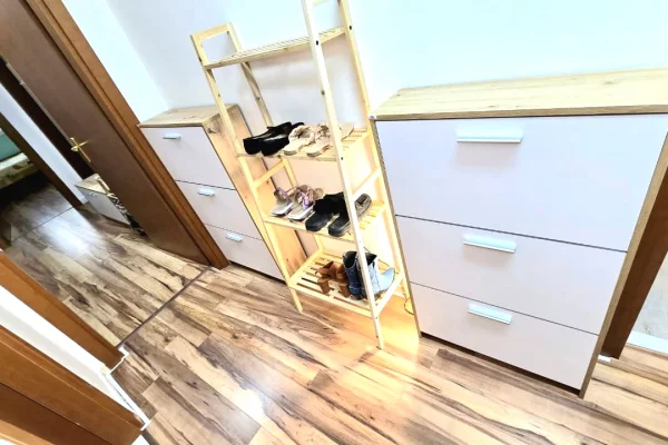 Shtepi me qera Apartament ne Tirane, 3+1, Mobilimi E mobiluar, Pagesa 1,000  Euro.