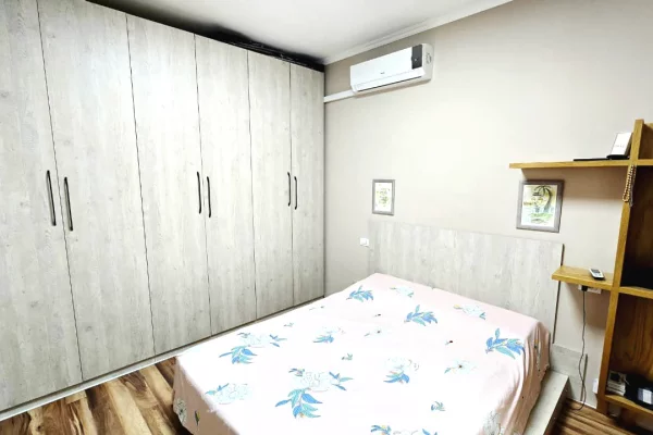 Shtepi me qera Apartament ne Tirane, 3+1, Mobilimi E mobiluar, Pagesa 1,000  Euro.