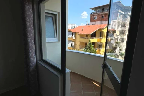 Shtepi me qera Apartament ne Tirane, 2+1, Mobilimi E mobiluar, Pagesa 600  Euro.