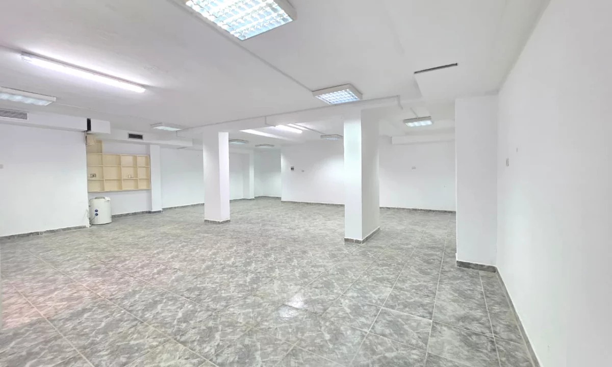 🔥SHITET: Ambient Biznesi Sip.110m2 Buze Rruges Kryesore (📍Blloku i Vilave ne Selite - Komuna e Par
