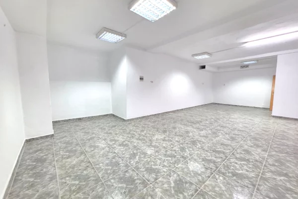 🔥SHITET: Ambient Biznesi Sip.110m2 Buze Rruges Kryesore (📍Blloku i Vilave ne Selite - Komuna e Par