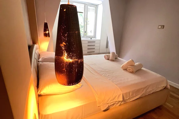 Shtepi me qera Apartament ne Tirane, 2+1, Mobilimi E mobiluar, Pagesa 1,200  Euro.