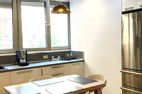 Shtepi me qera Apartament ne Tirane, 2+1, Mobilimi E mobiluar, Pagesa 1,200  Euro.