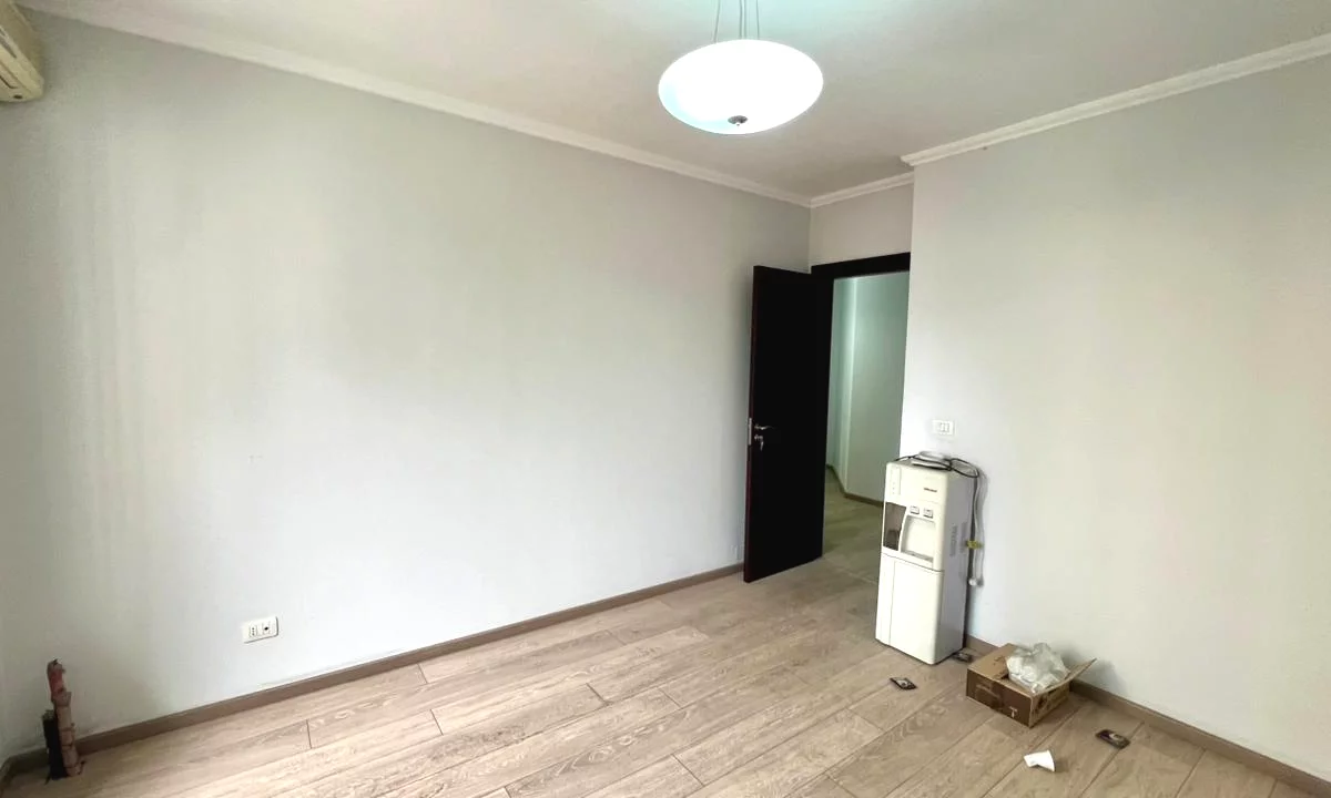 Appartamento in vendita a Tirana 2+1, SemiArredato