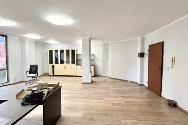 Appartamento in vendita a Tirana 2+1, SemiArredato