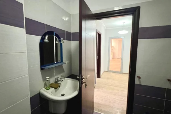 Appartamento in vendita a Tirana 2+1, SemiArredato