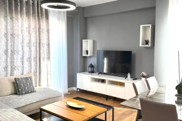 Shtepi me qera Apartament ne Tirane, 2+1, Mobilimi E mobiluar, Pagesa 700  Euro.