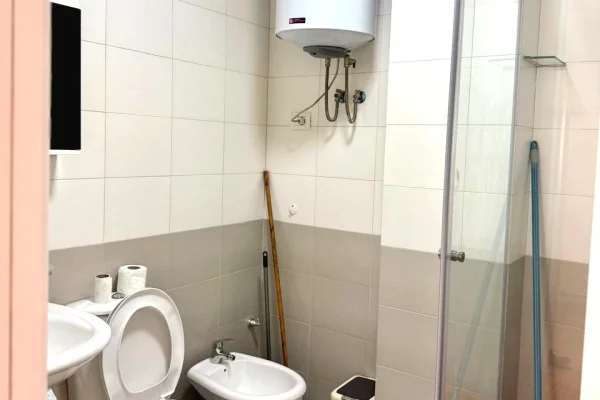 Shtepi me qera Apartament ne Tirane, 2+1, Mobilimi E mobiluar, Pagesa 700  Euro.