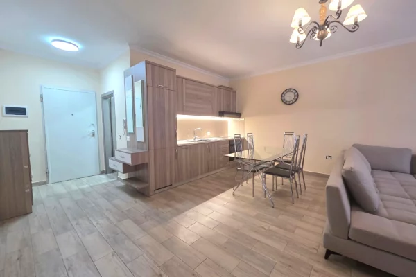 Jepet me Qera Apt 1+1 (+ Bllkn)  Super i Bollshem 70m2  (Fakulteti i Mjeksise - Shkolla e Bashkuar📍) PALLAT i ri v. 2022