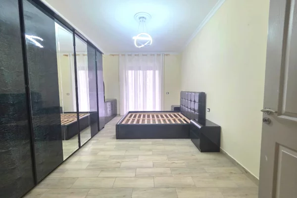 Shtepi me qera Apartament ne Tirane, 1+1, Mobilimi E mobiluar, Pagesa 54,000  Euro.