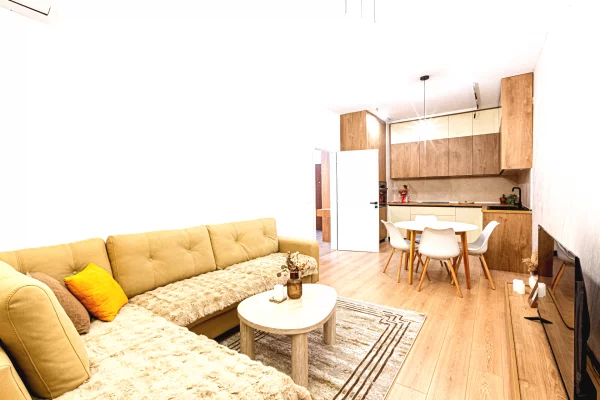 Shtepi me qera 2+1 ne Tirane - 1,300 Euro