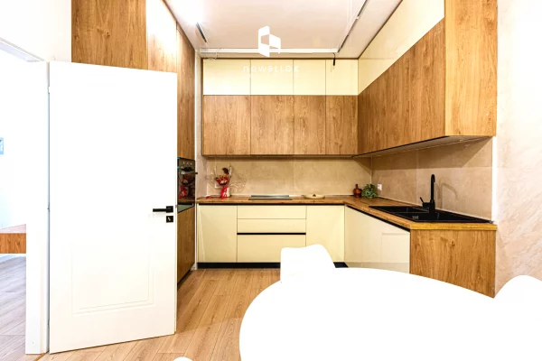 Shtepi me qera Apartament ne Tirane, 2+1, Mobilimi E mobiluar, Pagesa 1,300  Euro.