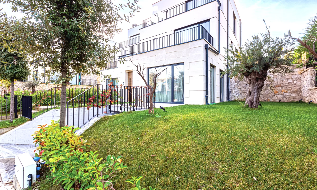 Shtepi me qera Vila Luksoze ne Tirane, 4+1, Mobilimi E mobiluar, Pagesa 4,000  Euro.