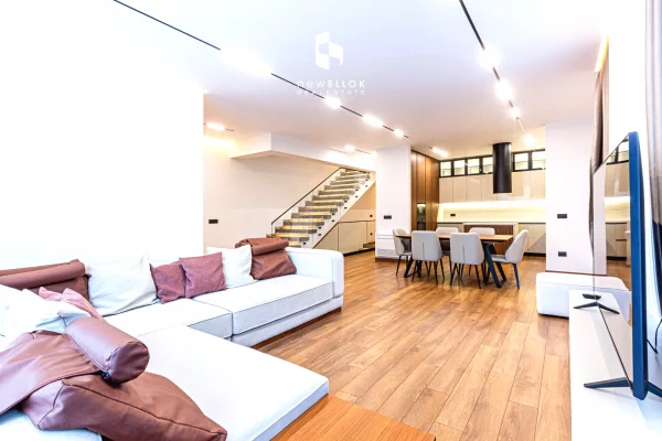 Shtepi me qera Vila Luksoze ne Tirane, 4+1, Mobilimi E mobiluar, Pagesa 4,000  Euro.