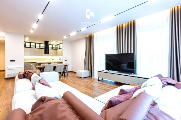 Shtepi me qera Vila Luksoze ne Tirane, 4+1, Mobilimi E mobiluar, Pagesa 4,000  Euro.