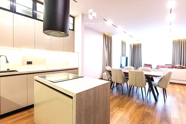 Shtepi me qera Vila Luksoze ne Tirane, 4+1, Mobilimi E mobiluar, Pagesa 4,000  Euro.