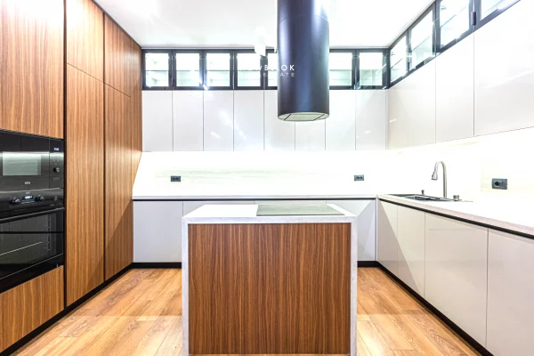 Shtepi me qera Vila Luksoze ne Tirane, 4+1, Mobilimi E mobiluar, Pagesa 4,000  Euro.