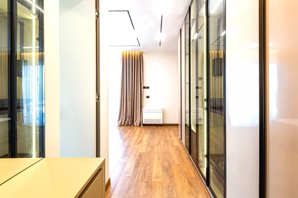 Shtepi me qera Vila Luksoze ne Tirane, 4+1, Mobilimi E mobiluar, Pagesa 4,000  Euro.