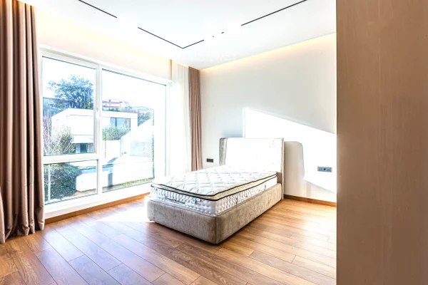 Shtepi me qera Vila Luksoze ne Tirane, 4+1, Mobilimi E mobiluar, Pagesa 4,000  Euro.