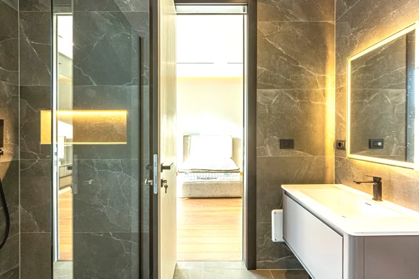 Shtepi me qera Vila Luksoze ne Tirane, 4+1, Mobilimi E mobiluar, Pagesa 4,000  Euro.