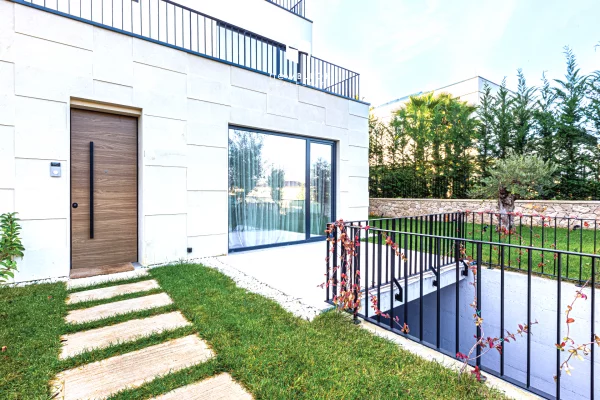 Shtepi me qera Vila Luksoze ne Tirane, 4+1, Mobilimi E mobiluar, Pagesa 4,000  Euro.