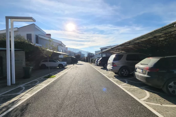 Shtepi me qera Apartament ne Tirane, 2+1, Mobilimi E mobiluar, Pagesa 1,500  Euro.