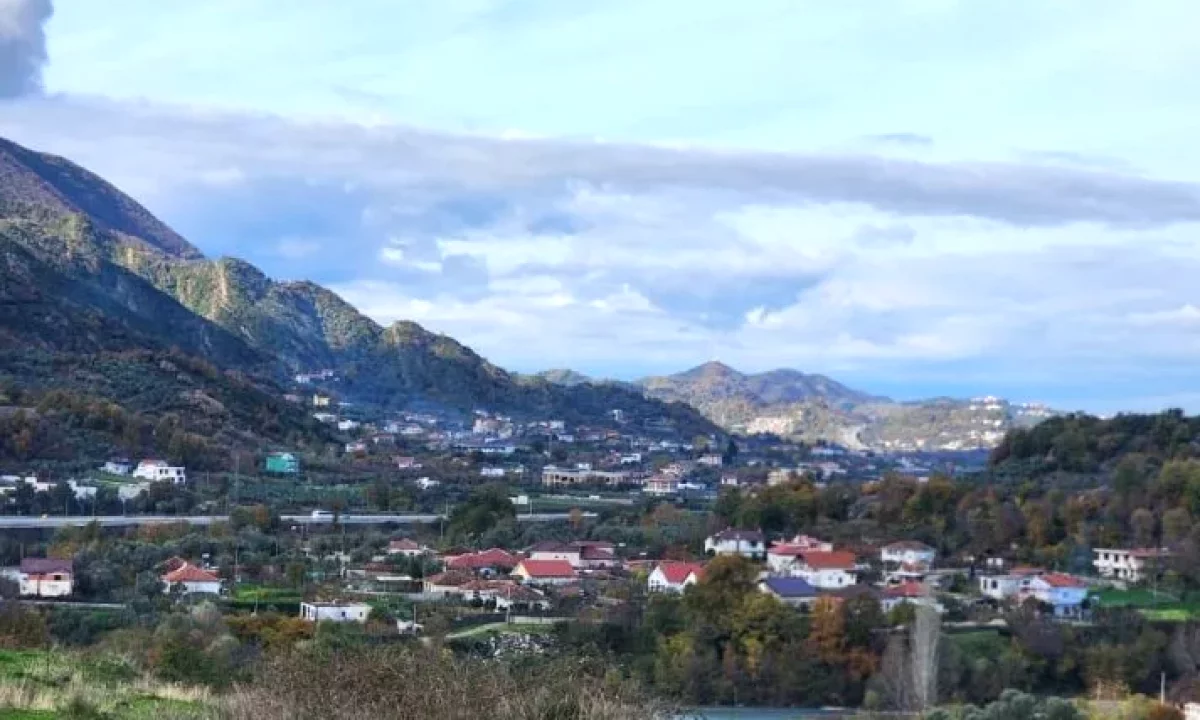 SHITET: Toke Are 5000 m2 Me Pamje nga Autostrada Tirane Elbasan📍Ne Fshatin IBE 250,000Euro 🏕
