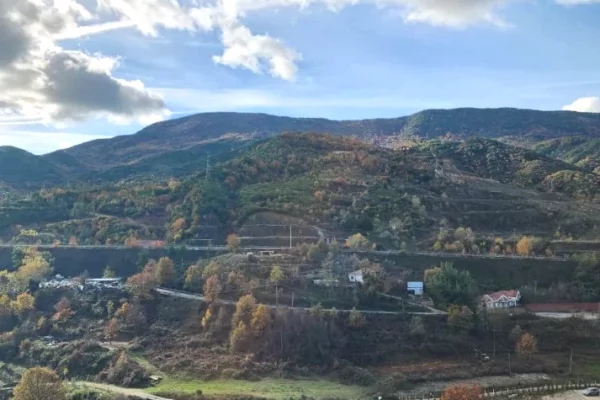 Truall ose Toke ne Tirane - 500,000 Euro